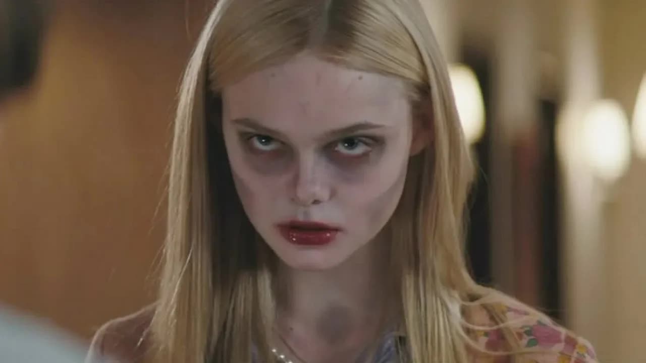 小鎮發生離奇的火車事故，居然藏著神秘的外星生物！《超級8》