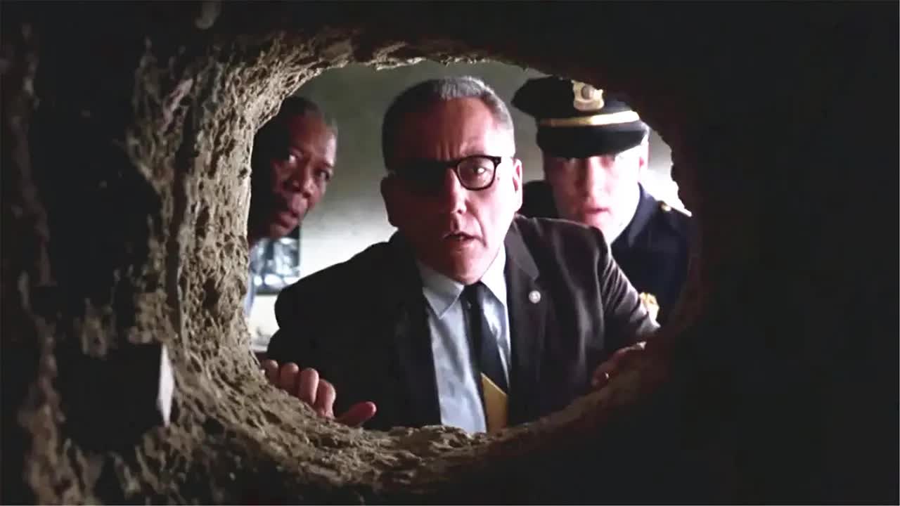 男子花费20年，用一把小石锤凿穿牢房越狱！男人必看的电影之一！