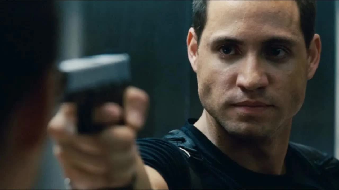 顶级刺客到底有多强？一人干掉几十个总统保镖，百米精准狙杀总统！火爆犯罪片（0)