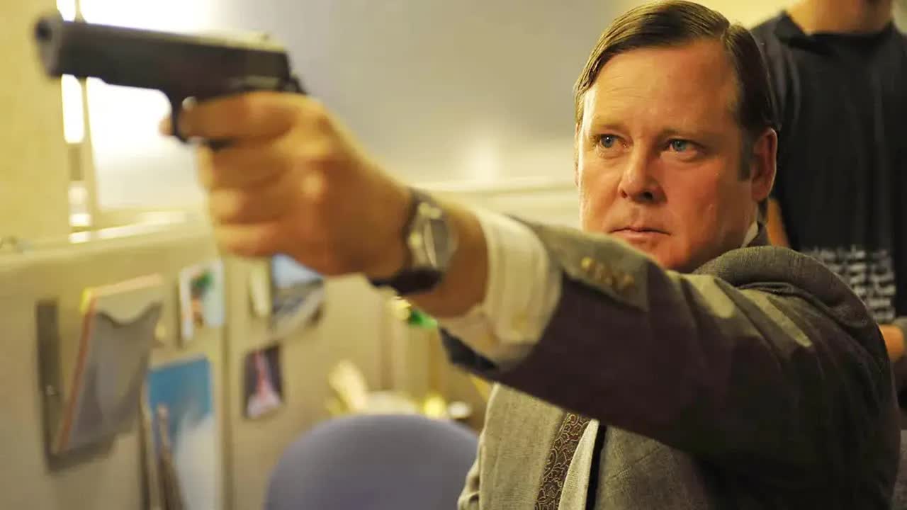 50岁大叔用一把手枪，杀穿半个美国，警察都让他三分！火爆犯罪片